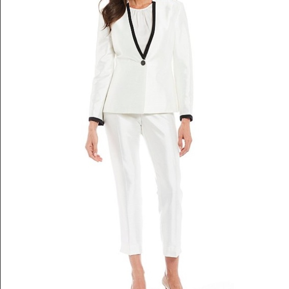 Women’s Pants Suit
